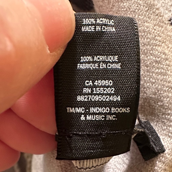 Love & Lore Elegant Gray Fringed shawl/scarf - Picture 7 of 8